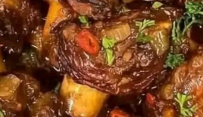 Savory Braised Oxtails with Herb-Infused Sauce